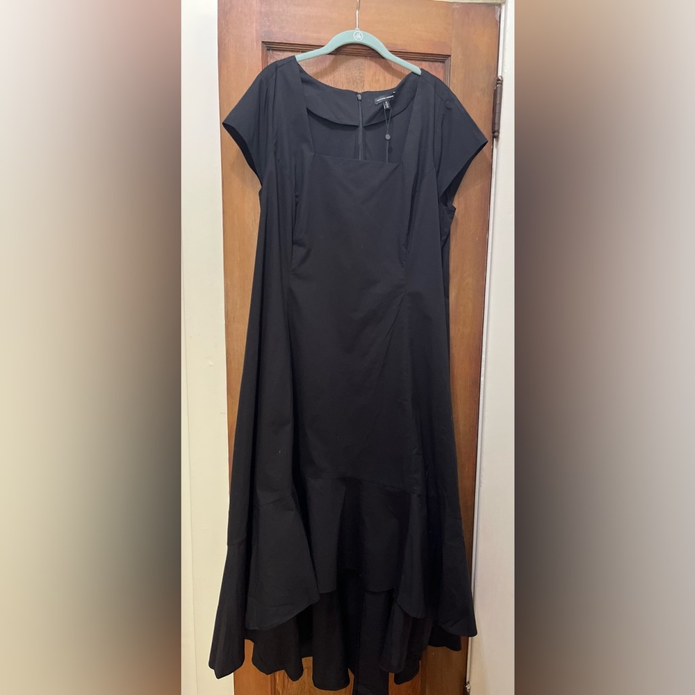 SHE HAS POCKETS!!! Super cute high-low short sleeve dress